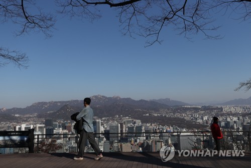 맑고 건조한 일요일…강원·경북북부는 돌풍 동반한 비