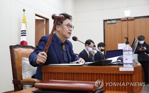 국회 정무위, '40조 기간산업안정기금' 설치 법안 통과