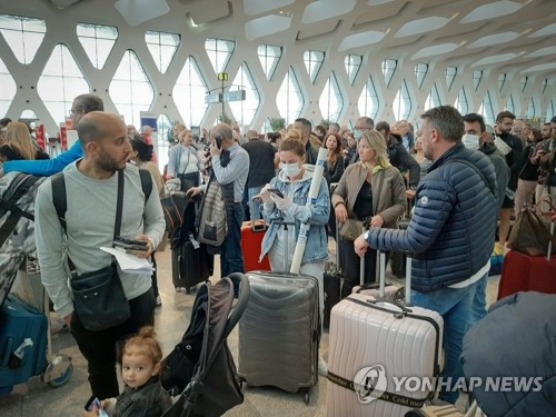 '한국 의료품 운송' 모로코 특별항공편으로 한국민 100여명 귀국길