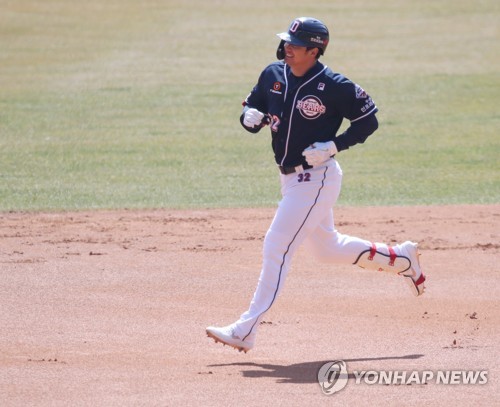 두산 김재환, 키움 상대로 연습경기 첫 선발 출전