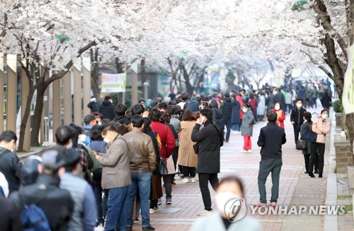 1천만원 직접대출 온라인 접수제 할까말까…소진공의 고민