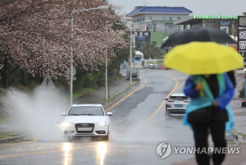 19일 제주에 강한 비바람…해상엔 풍랑주의보