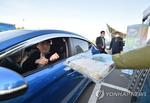 제주광어회에 이어 돼지·닭고기까지 '드라이브 스루'