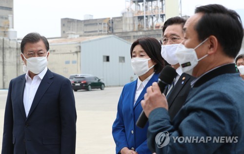 소부장법 첫날…靑·政 구미산단 日규제 품목 국산화 기업 방문