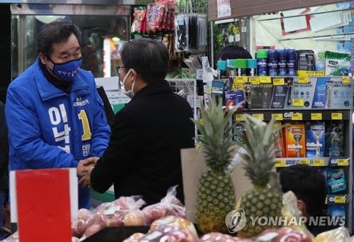 이낙연, 종로 마트서 선거운동 시작…"국민 고통 절감에 집중"