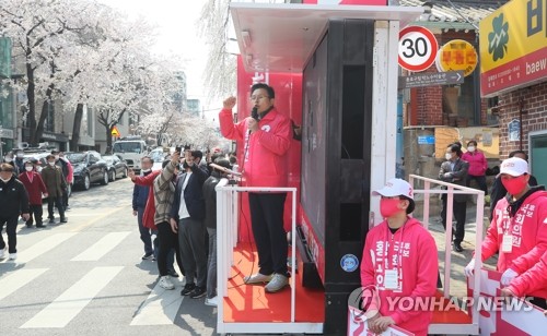 황교안, 선거전 첫 유세…"위선정권 밑에서 그냥 살 수 있겠나"(종합)