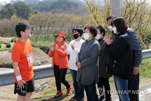 [총선 D-10] 안철수 "현 정권 정치쇼에 싫증…이미지 정치 몰두 탓"(종합)