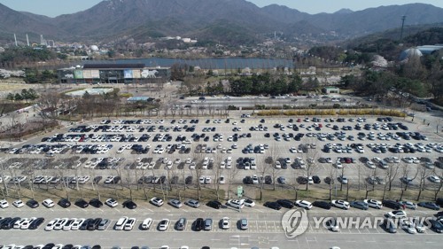 화창한 봄날씨에 '꽃구경' 나선 시민들…'사회적 거리두기' 무색