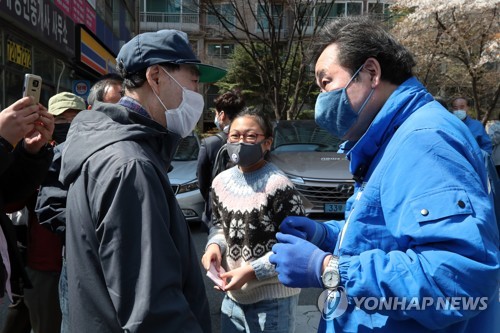 이낙연, 조부 묘소 불법조성 의혹에 "조성 당시 관련법 없었다"