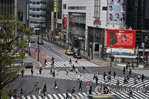 "아베, 코로나19 긴급사태 의향 굳혀…이르면 내일 선언"