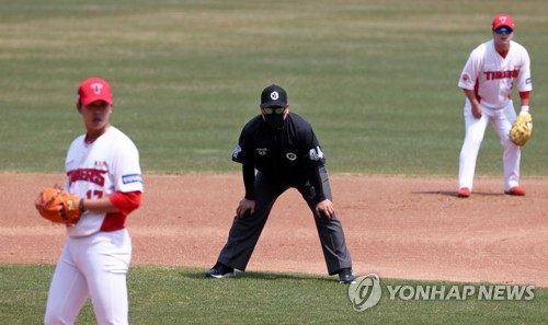 프로야구 내일 연습경기 시작…무관중-마스크 착용 '뉴노멀'