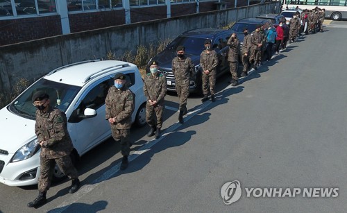 [사전투표] 강원 100ｍ 넘는 긴 줄 이어져…전산망 다운돼 '혼선'