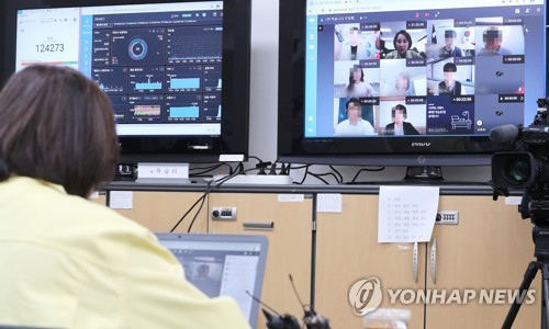 교육부 "중3·고3 원격수업 출석률 99%…오늘 접속 오류 없어"