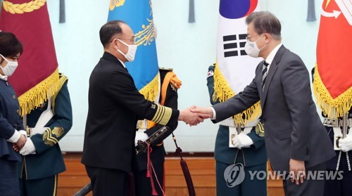 문대통령 "민간인 군사기지 무단출입 경계 해이…다시 없어야"