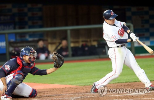 'FA 이적생' 안치홍, 연속경기 2안타…'2+2년 걱정 마'(종합)