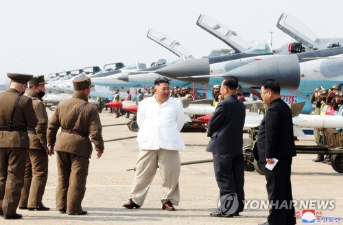 김정은 또 군사행보…김일성·김정일도 본 전투기 훈련 시찰(종합2보)