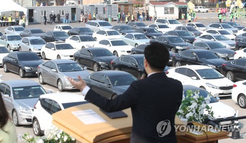 코로나19 고비에 맞은 부활절…서울 일부 교회들 현장예배 강행