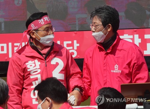 마지막 휴일, 수도권 대회전…민주 '굳히기' vs 통합당 '뒤집기'(종합)