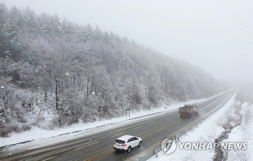 강원 산지·태백 대설주의보 해제…구룡령 15.3㎝