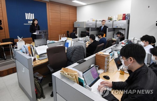 '박사방' 공범 강훈, 나흘 연속 소환…구속기간 연장 검토