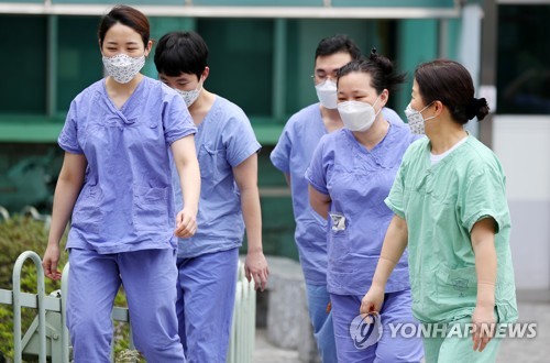 경북도청 신도시 공무원아파트서 확진…관공서·주민 긴장(종합)