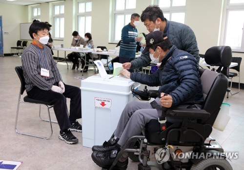 이탈리아 언론 "文대통령, 세계 찬사받은 방역성과로 총선 압승"