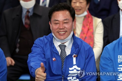 [화제의 당선인]'외로운 2년' 광주 유일 현역 송갑석 재선 성공