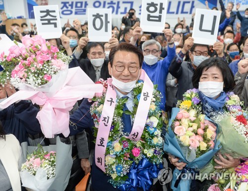 [화제의 당선인] 김교흥, 3차례 패배 안긴 이학재 끝내 꺾어