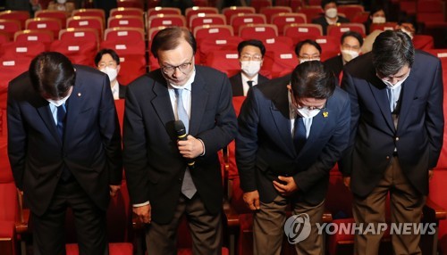 민주, 16년 만에 '단독 과반' 압승…범여권 180석 넘었다(종합2보)