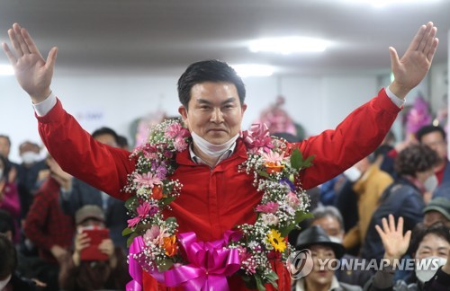 [당선인 인터뷰] 김태호 "보수통합의 중심 역할 하라는 명령"