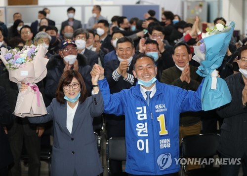 [화제의 당선인] '정치 9단' 박지원 꺾은 정치 신인 김원이