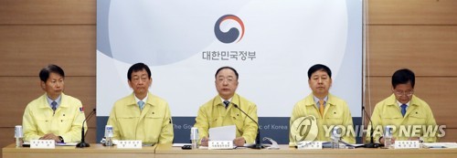 [일문일답] 홍남기 "재난지원금 소득하위 70% 기준 유지…재정여력 필요"