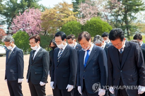 총선 승자·패자도 '낮은 자세'…세월호 6주기 차분한 보답 인사