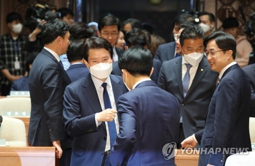 여, 재난지원금 '전국민 지급' 고수…액수 줄여 추진 가능성도(종합)