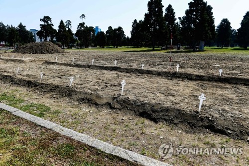 이탈리아 일일 사망자 6주만에 200명대↓…"내달 4일 봉쇄 완화"