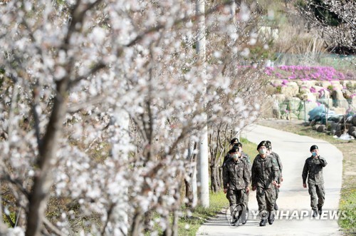 "반갑다 군 장병" 인제군, 외출 해제된 군심 사로잡기 나서