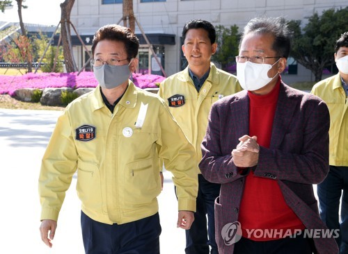 홍준표 "동화은행 사건 때 김종인 자백받아…부정·비리로 얼룩"