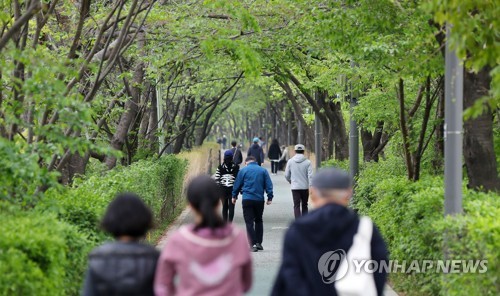 "코로나19 완치율 80% 넘었지만 언제든 슈퍼전파자 나올수 있어"