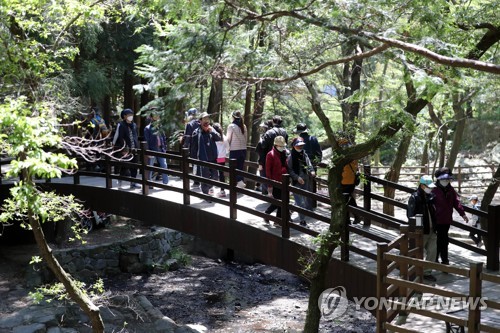 전국 대체로 맑고 포근…경기·강원 일부 오후 한때 비 조금