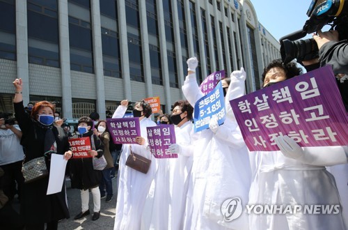 "헬기 사격 없었다"부인한 전두환, 이번 재판서도 꾸벅꾸벅(종합)