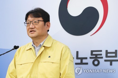 코로나발 고용충격 급속 확산…상용직·제조업 종사자도 감소