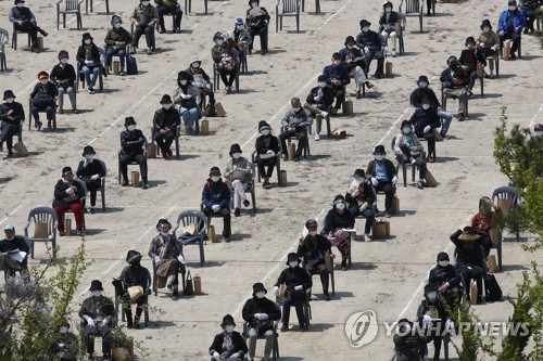 '코로나 거리두기'에 재건축조합 첫 '드라이브인' 총회 진풍경