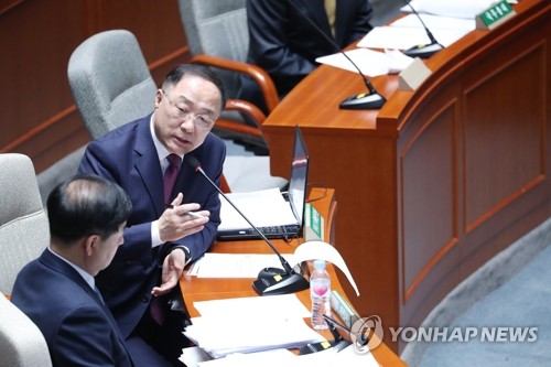 홍남기 "3차 추경, 규모 커질 것…적자국채로 충당 불가피"(종합)