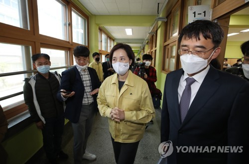 등교 준비 직접 본 방역전문가들 "학교 방역지침 강화해야"(종합2보)