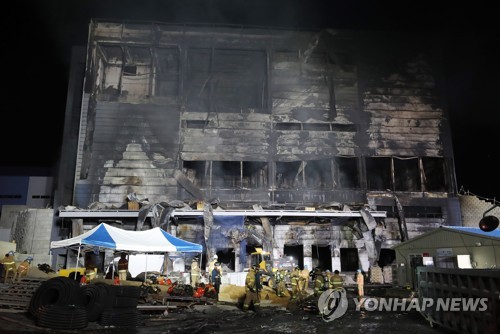 이천 물류창고 참사 희생자 대부분 '일용직'…신원 확인 총력