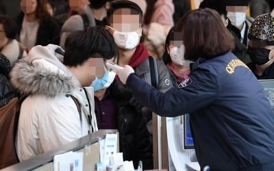 부산 10대 확진자, 해열제 20알 복용…공항 통과 논란