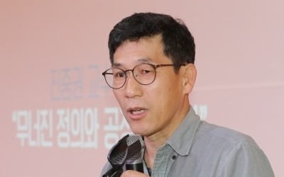 진중권 또 조국 거론…"황운하, 법 위에 서 있다"