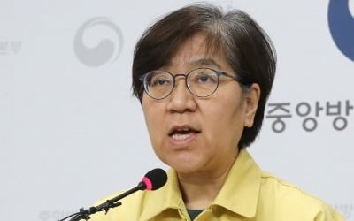 정은경 "봄맞이 나온 사람들, 마스크 자국난 의료진 떠올려달라"