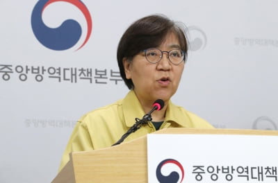 "해외유입 중 미국발이 절반"…내일부터 자가격리 후 전수검사 실시