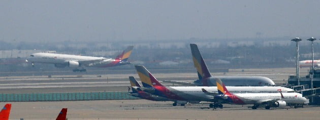 아시아나항공은 3000억원의 단기차입금 증액을 결정했다고 7일 공시했다. 사진=연합뉴스
